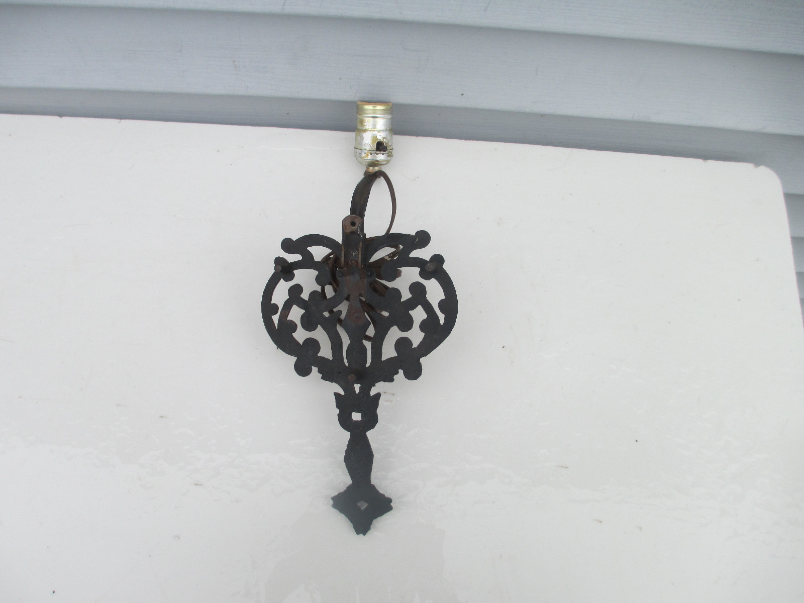 Vintage Painted Cast Iron Trivet Wall Sconce Lamp