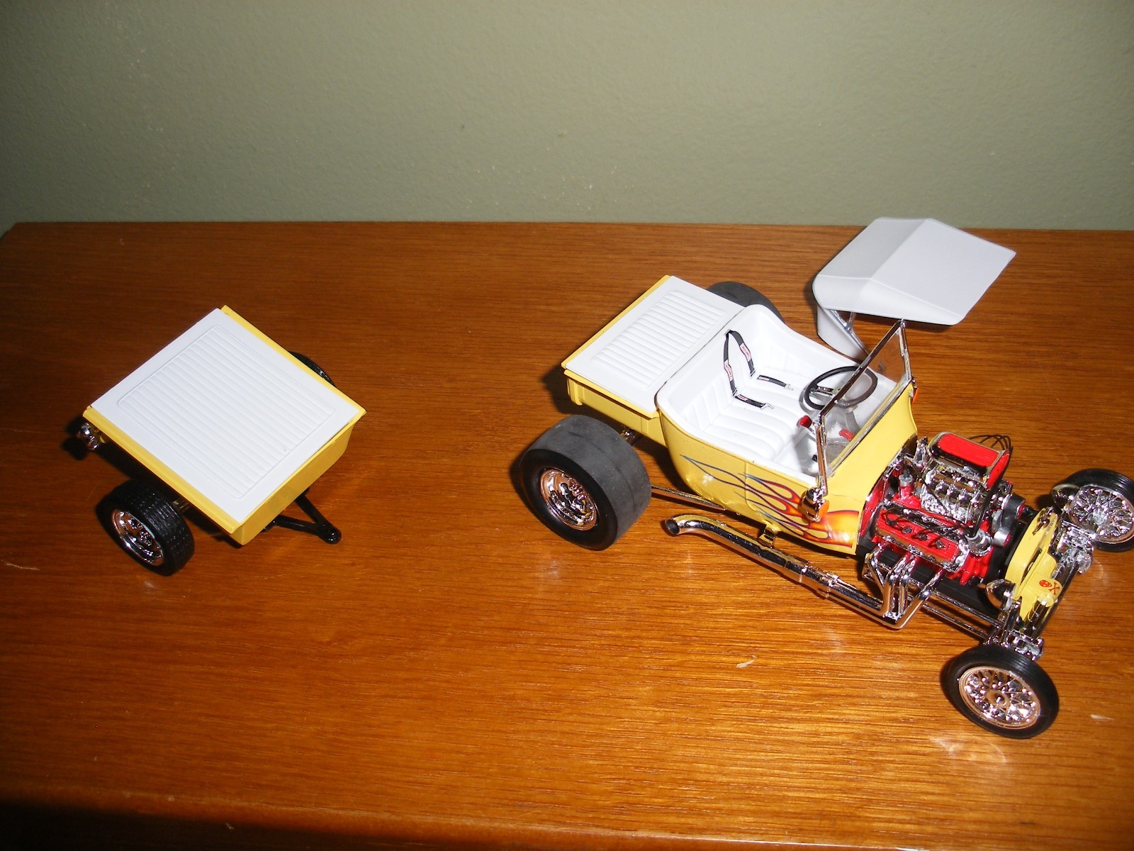 ADULT CUSTOM BUILT FORD T STREET ROD MODEL IN 1/24 SCALE  NEW