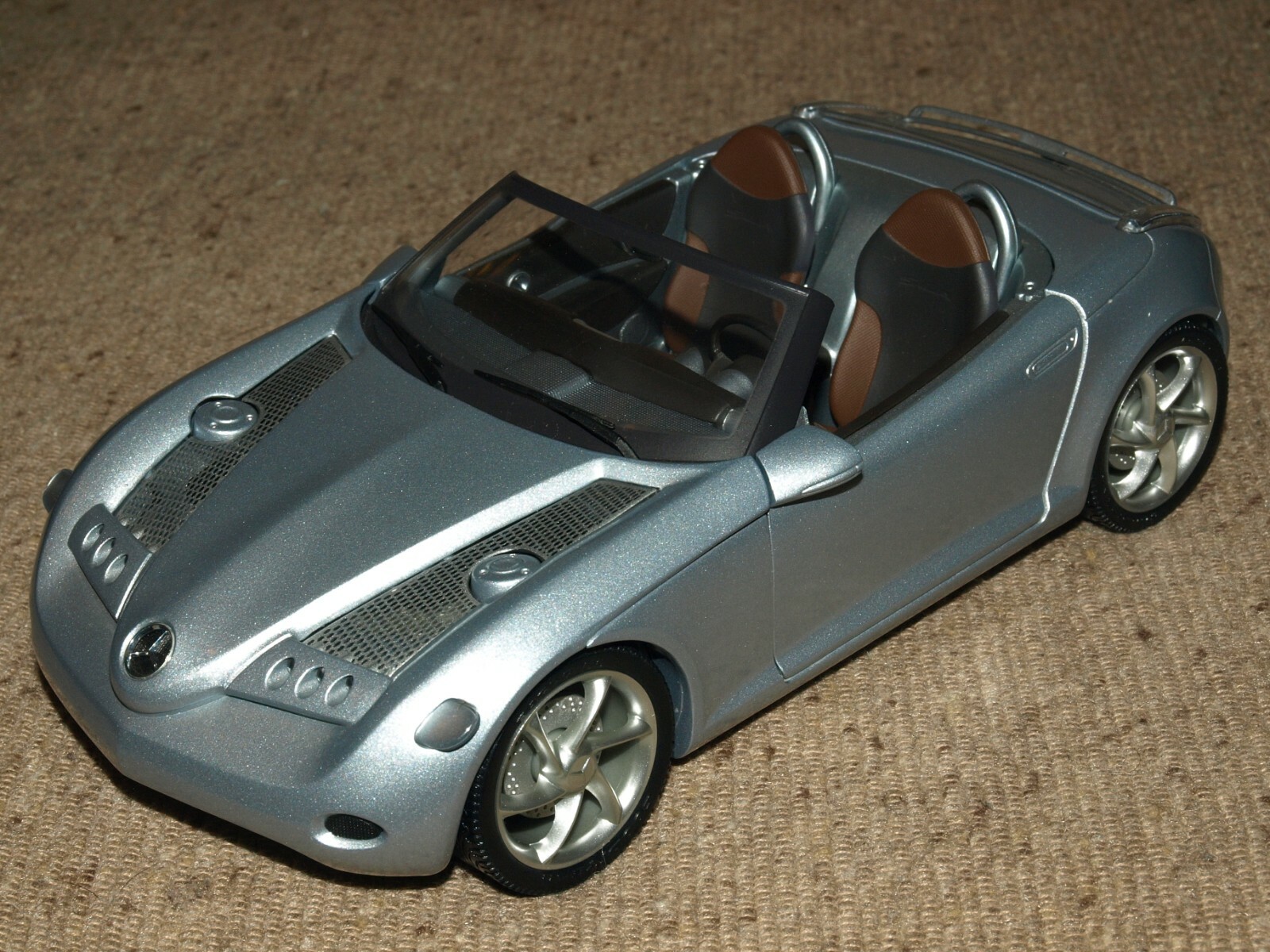 Gate Mercedes-Benz Vision SLA Roadster Diecast Car 1:18
