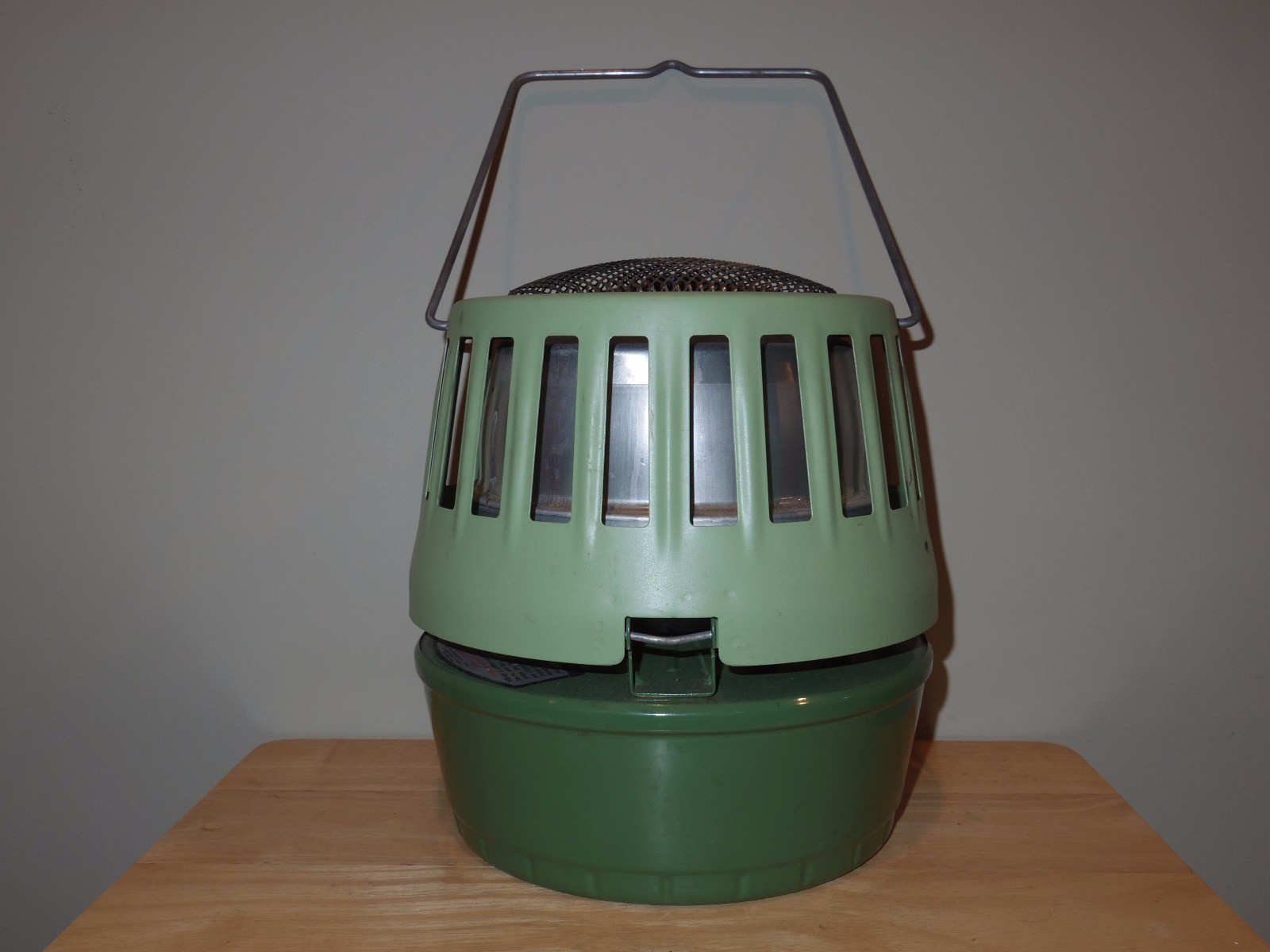 1973 Coleman Catalytic Heater 3000-5000 BTU - Model 513A708 Hunting, Ice Fishing