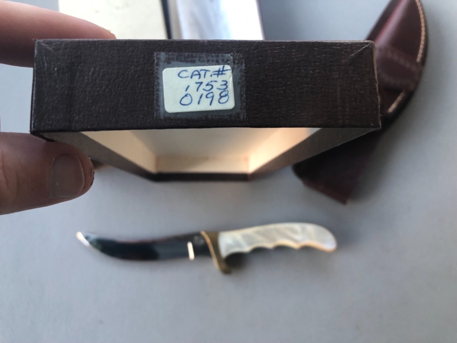 Buck Original Custom Shop AKONUA Mother of Pearl number 0198 box sleeve letter