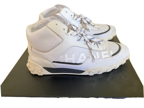 CHANEL／ SNEAKERS ストライプ ロゴ スニーカー新品　箱付き Chanel CC Logo Calfskin/Mesh/Lycra Women High Top Sneakers