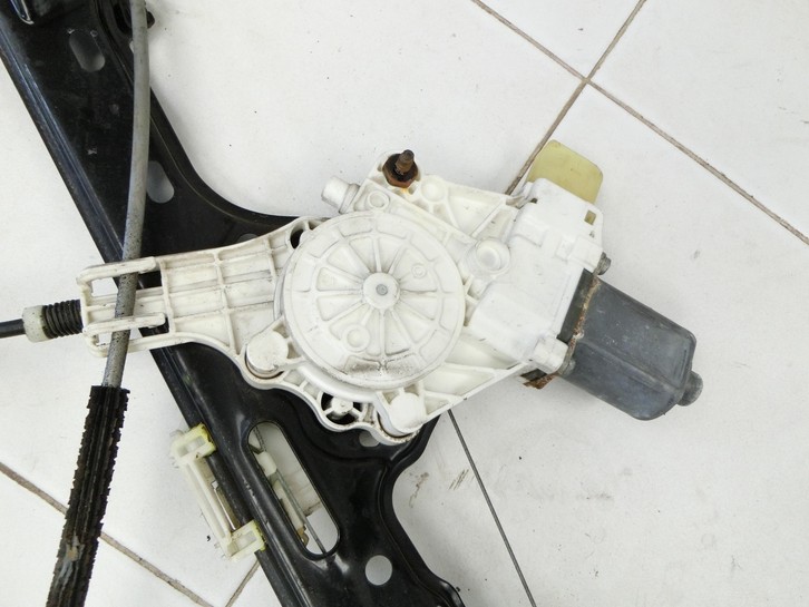 BMW E87 1er 116i LCI 07-13 5T Fensterhebermotor Links Vorne BMW E87 1er 116i LCI 07-13 21.07.2008 6927027... Vorschau 4