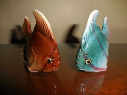 RARE VINTAGE WOODEN MARACASA GTMO BAY CUBS SALT AND PEPPER RARE VINTAGE WOODEN MARACASA GTMO BAY CUBS SALT AND PEPPER