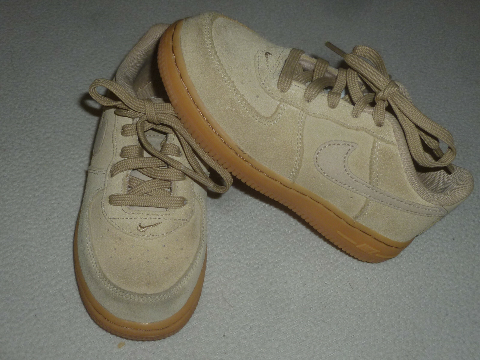 NIKE AIR FORCE 1 SHOES LV8 874380-205 SIZE 10C WHEAT FLAX
