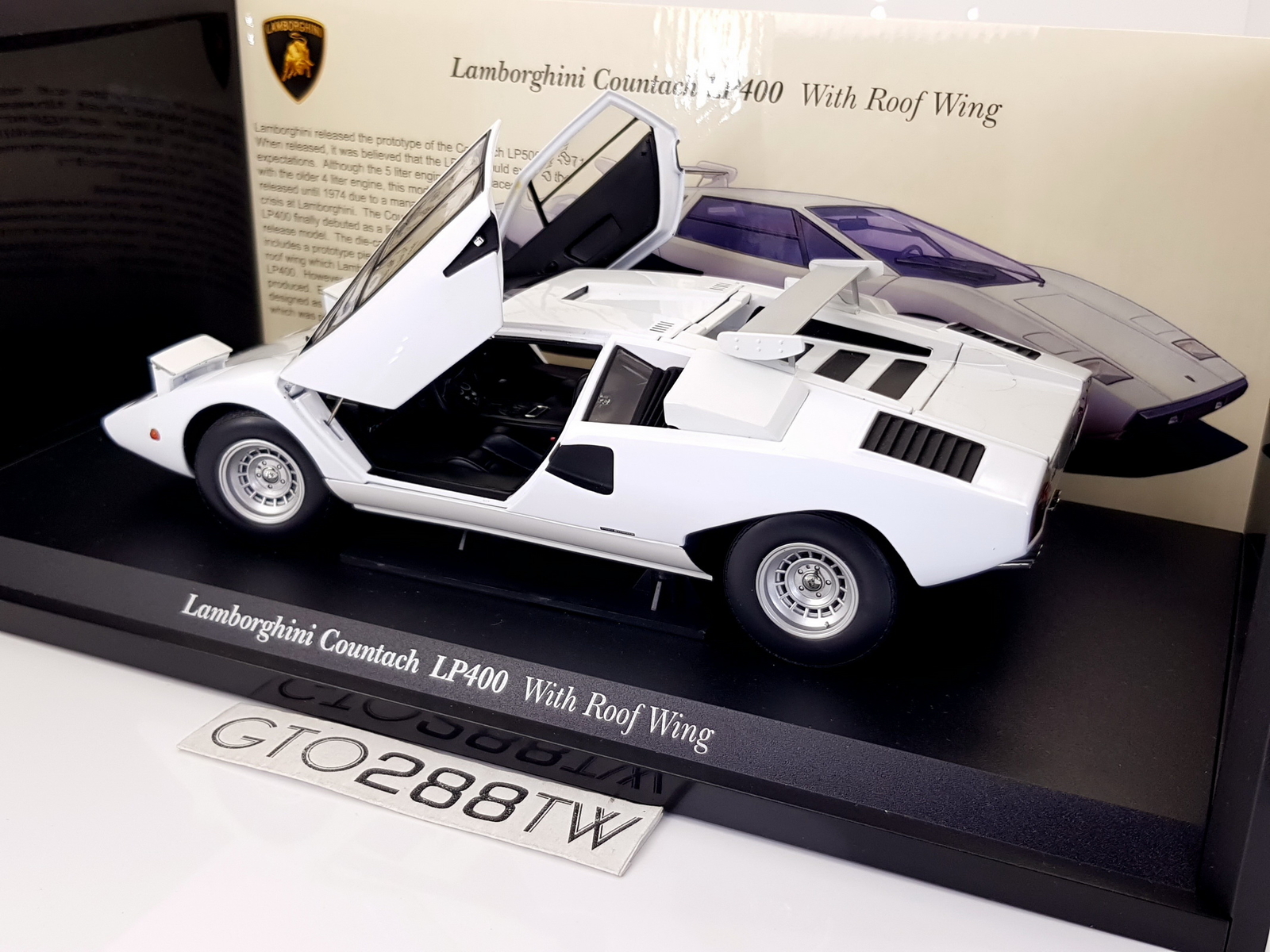 最も  scale 1:18 Kyosho Lamborghini Roof LP400(White/with Countach ミニカー