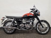 TRIUMPH BONNEVILLE T100 *** LOW MILES - SERVICE HISTORY - LOTS OF CHROME ***