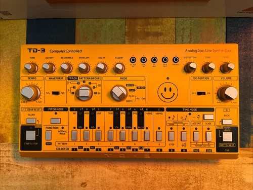Behringer TD-3-AM Synthesizer Synth TD3 yellow Mint | eBay