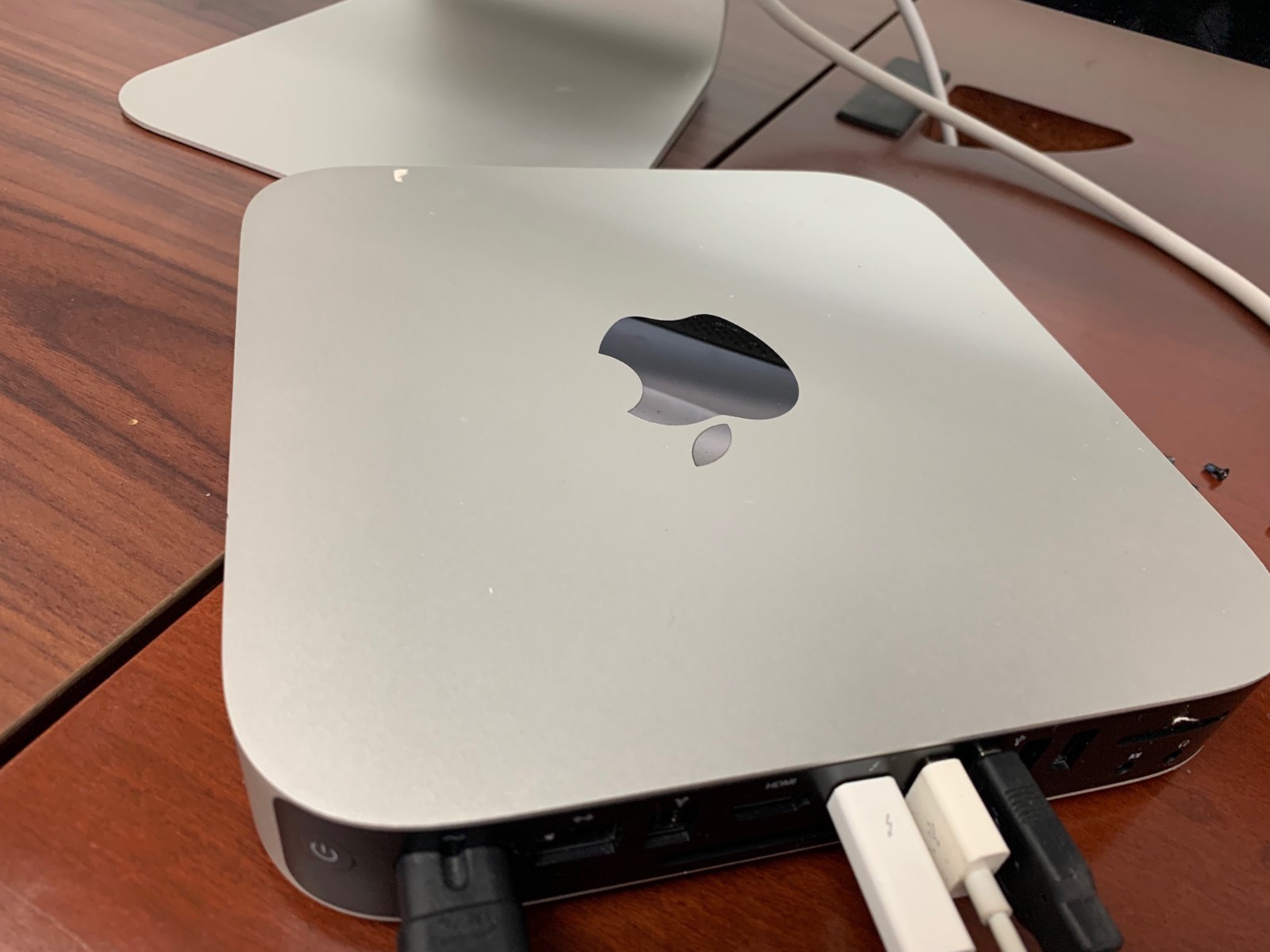 Mac mini Server iCore 7, 16 Gb Ram, with 27-inch Thunderbolt Display