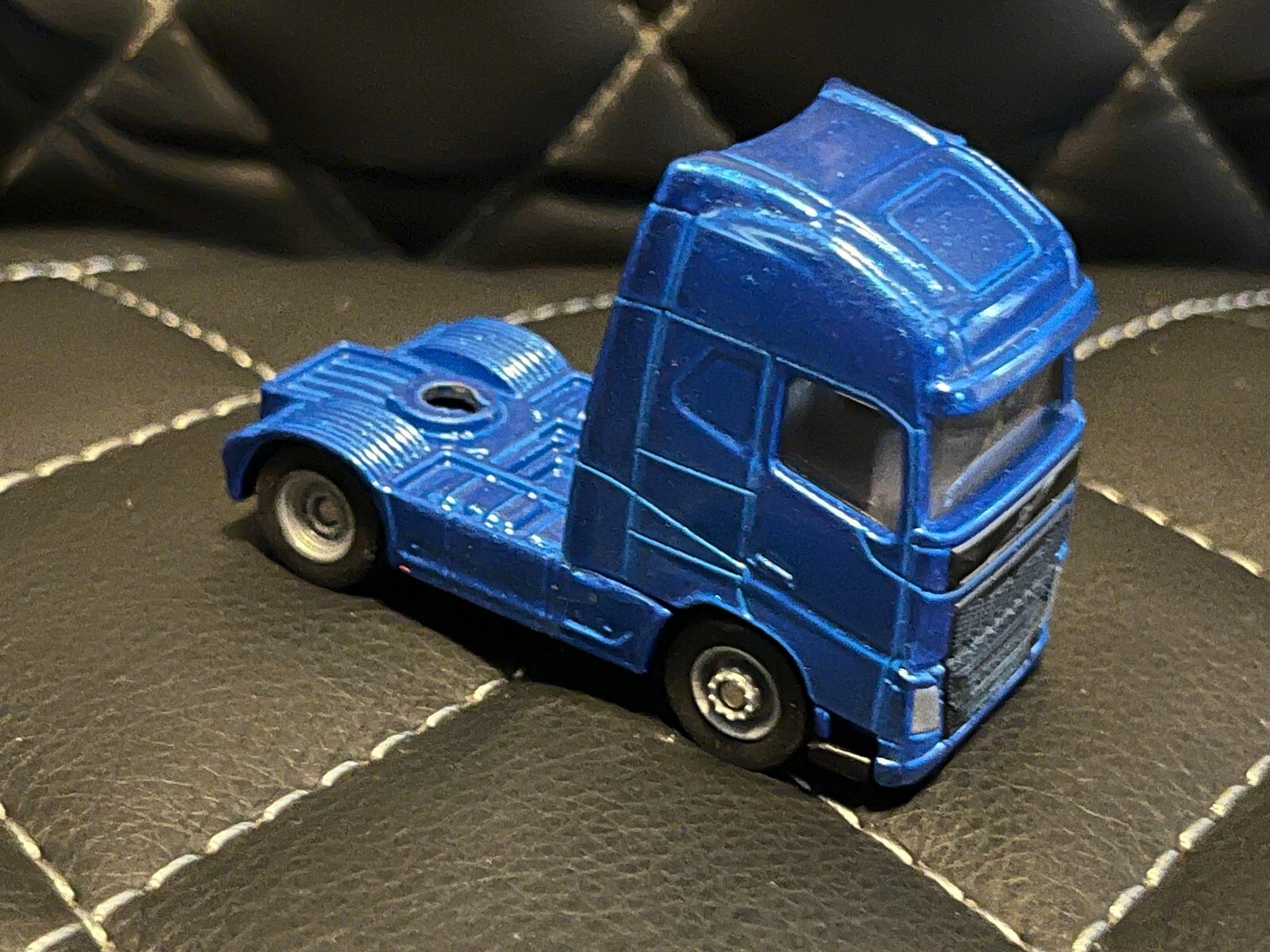 Siku 1659 Volvo Forestry Log Transporter Tractor Trailer