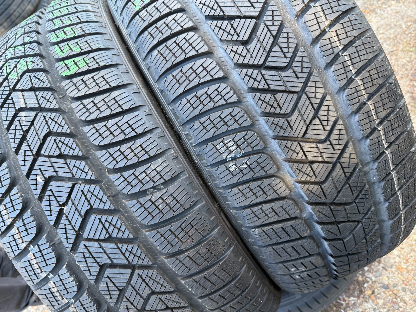 New 255 50 19 Pirelli, Winter, AO, EV, M+S, 103T, x1 Tyre (F1_tyres) YD283