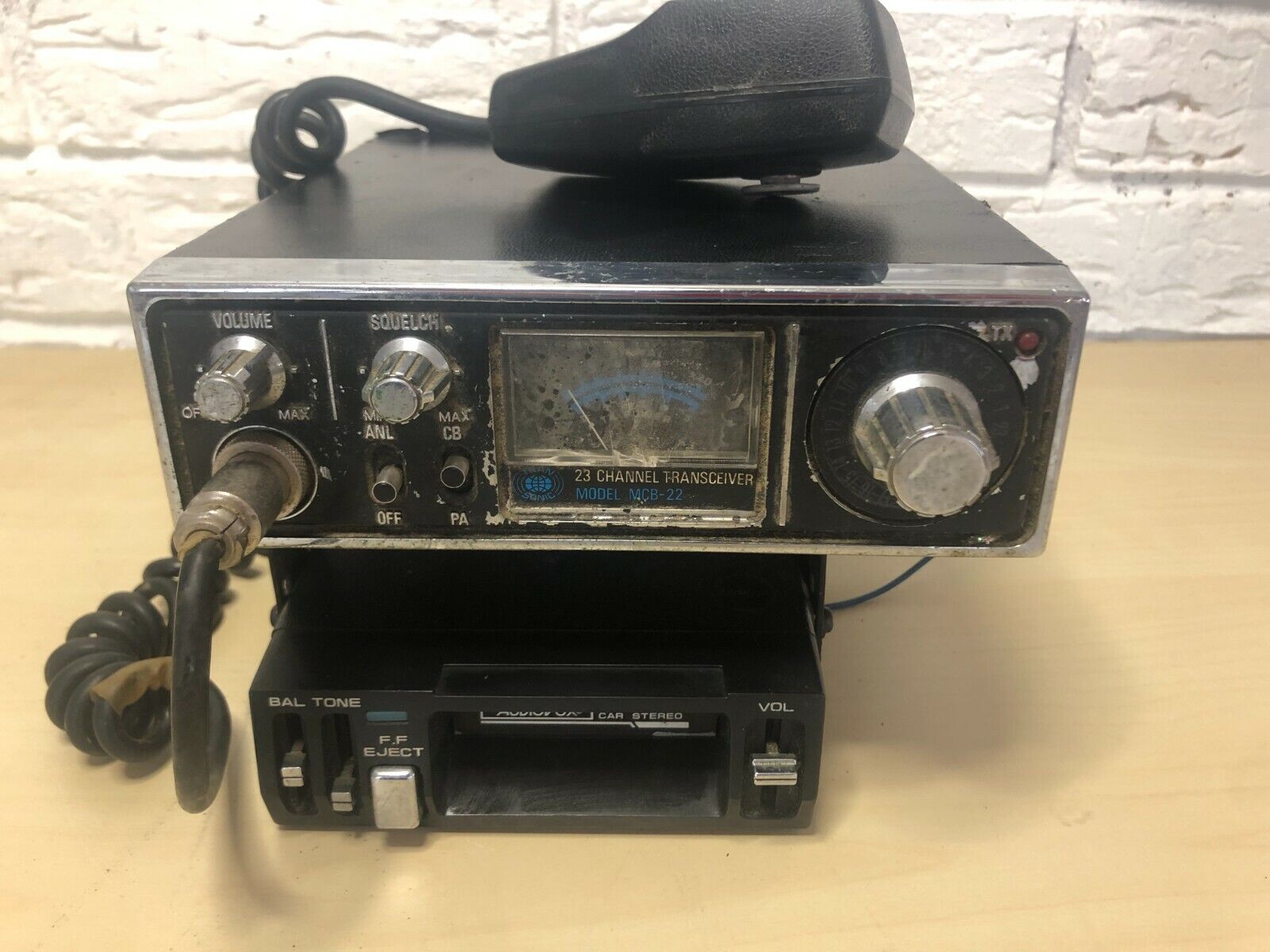 VINTAGE Tran Sonic CB MCB-22 & Audiovox Tape Player UC10 VINTAGE Tran Sonic CB MCB-22 & Audiovox Tape Player UC10