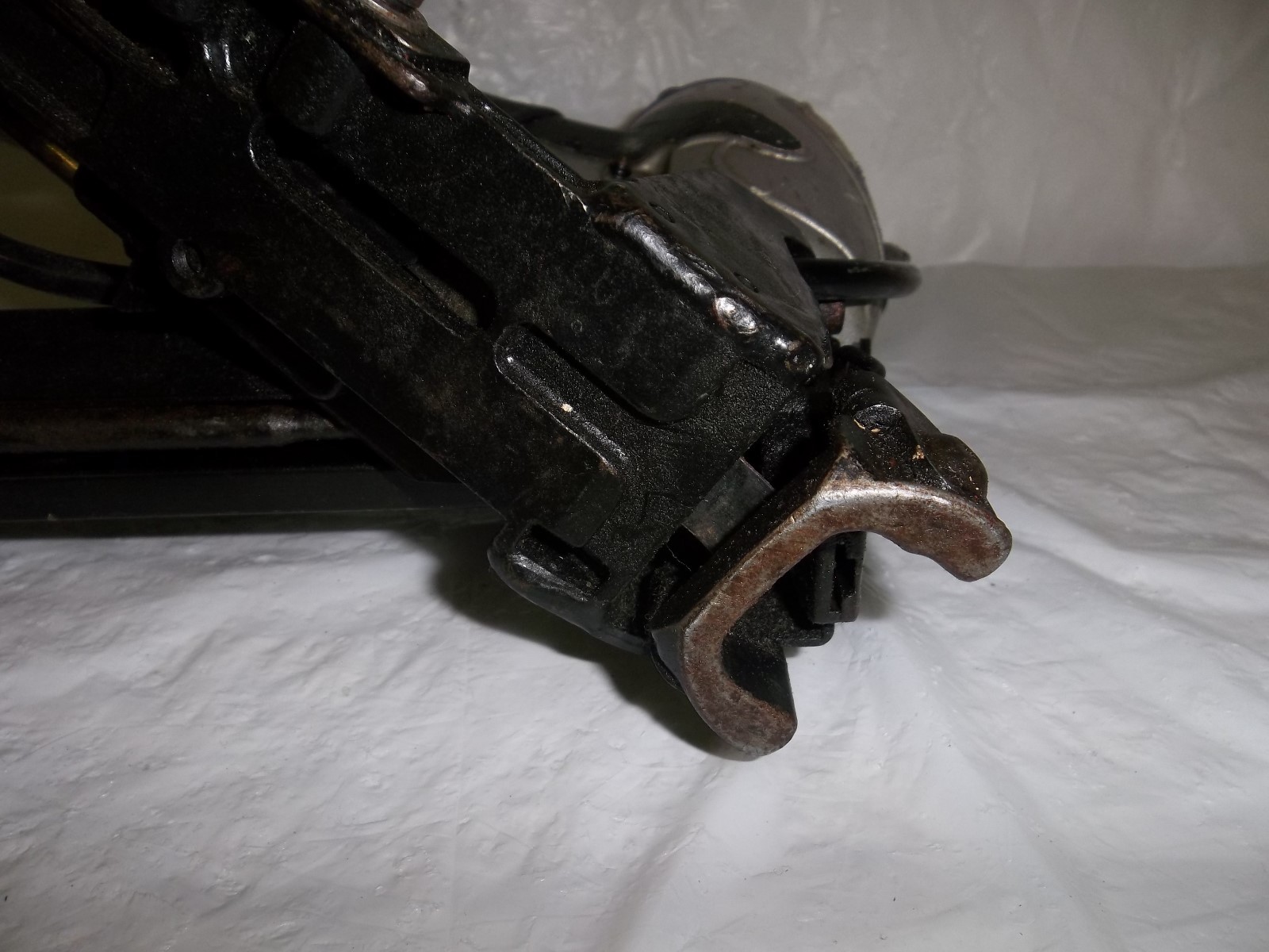 CROSSFIRE SPOTNAILS TCS6832 PNEUMATIC AIR ROOFING CAP STAPLER 18 GUAGE