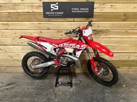 GAS GAS EC 300 2022 ENDURO BIKE ONLY 65 HOURS TRICK BIKE! 