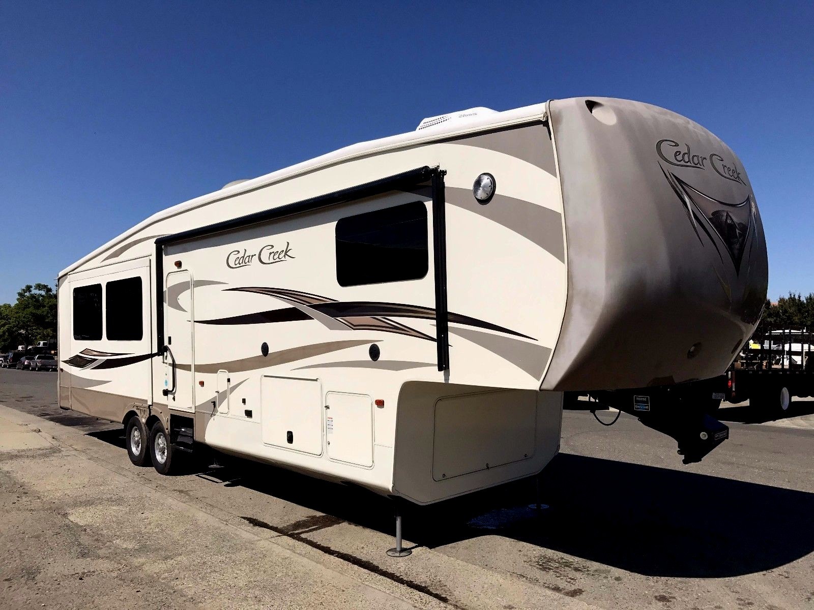 2013 Cedar Creek 38re Fifth Wheel Gooseneck Camping 