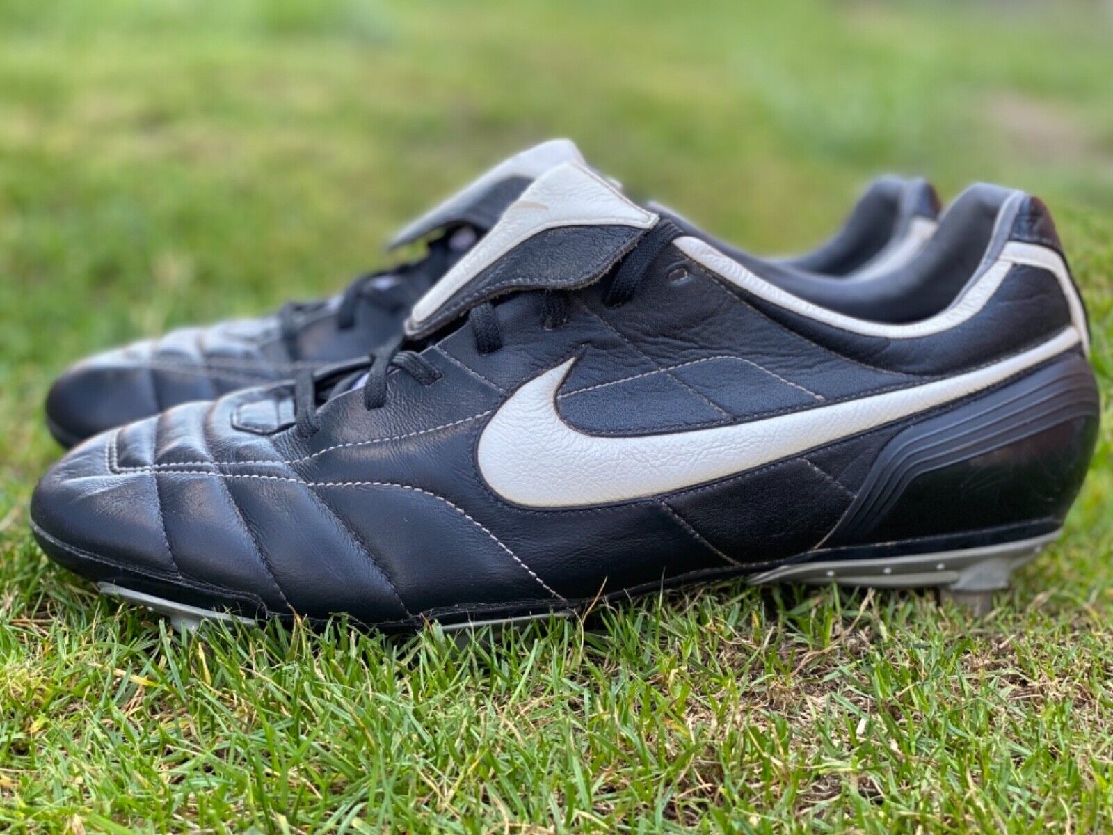 Nike Tiempo Air Legend SG Ronaldinho RARE Size 11.5 US | eBay Nike Tiempo Air Legend SG Ronaldinho RARE Size 11.5 US | eBay
