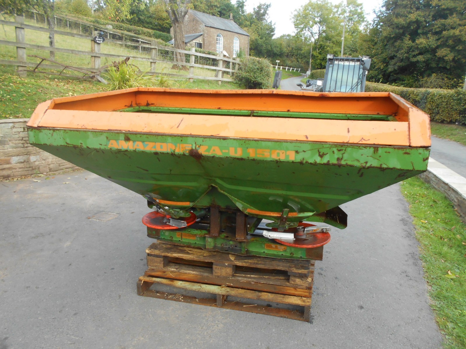 Amazone ZAU 1501 Twin Disc Fertilser Spreader c/w Hydraulic Shutoff.(tractor)