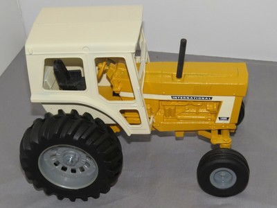 Vintage International IH Farmall 1466 INDUSTRIAL Tractor with Cab 1:16 CUSTOM