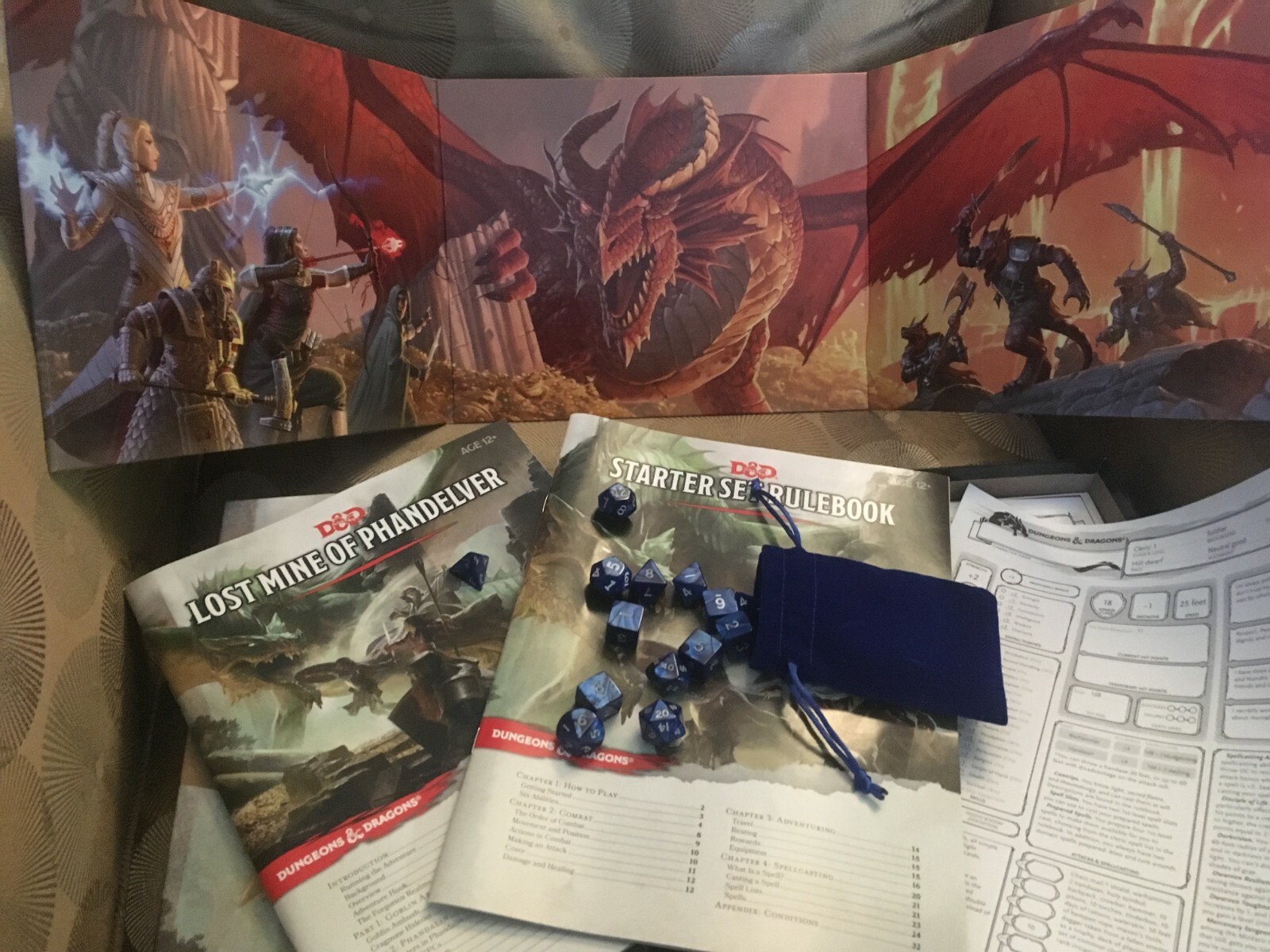 Dungeons and Dragons 5e Adventure Lot of 11 modules and 2 Dungeon Master screens