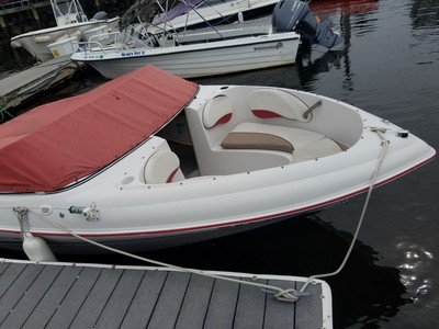 Four Winns motor boat