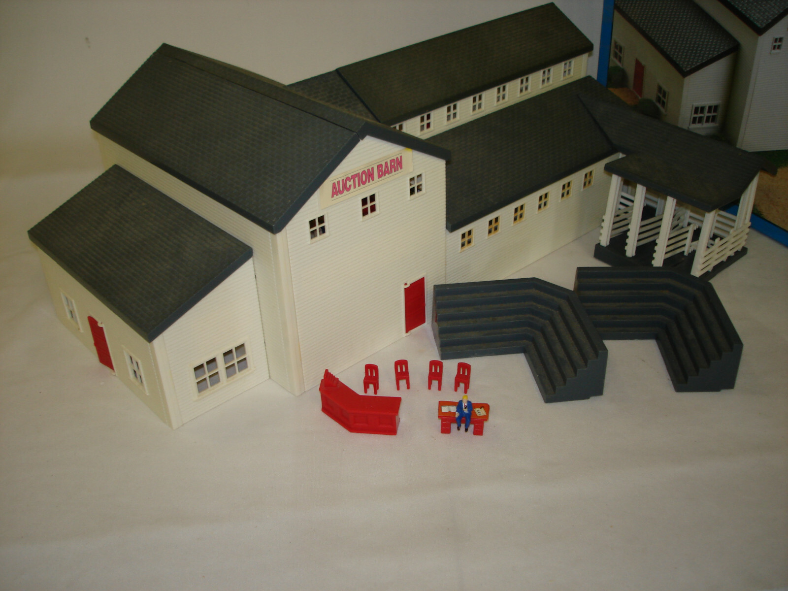 1/64 Ertl Farm Country Sales Barn Buliding Toy