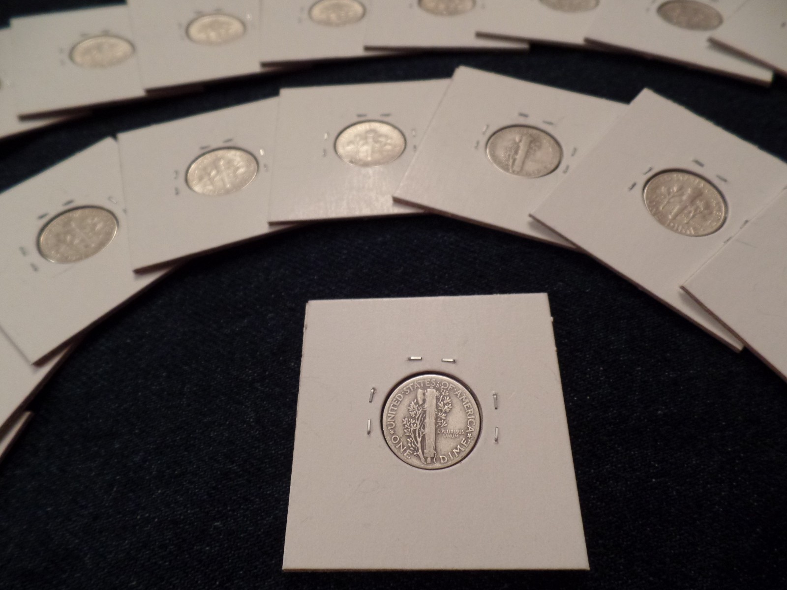 24 MERCURY & ROOSEVELT SILVER DIMES MIX DATES VG TO AU 1935 TO 1964 NICE COINS!