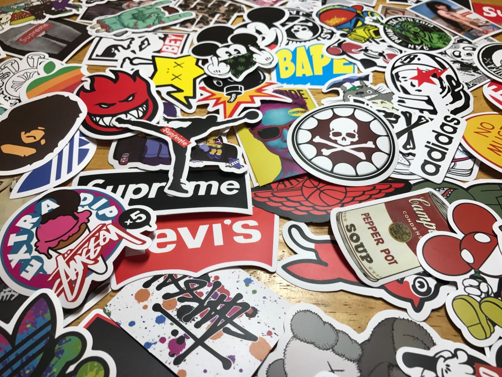 Как будут выглядеть наклейки. Стикеры граффити для распечатки. Как будут выглядеть наклейки. Наклейка девочка. Как будут выглядеть наклейки.