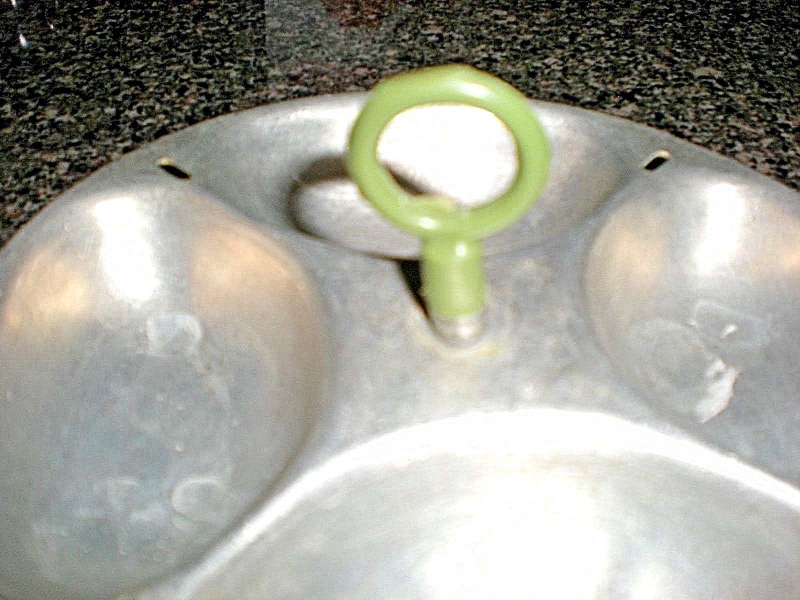 VINTAGE EGG COOKER INSERT NO BRAND NAME GREEN HANDLE 4 CUP