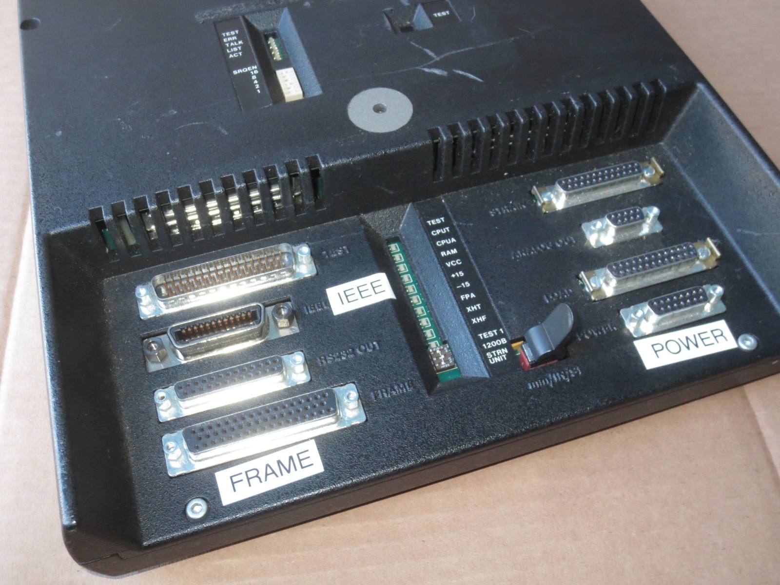 Instron 4400 Testing Systems Console Control Panel