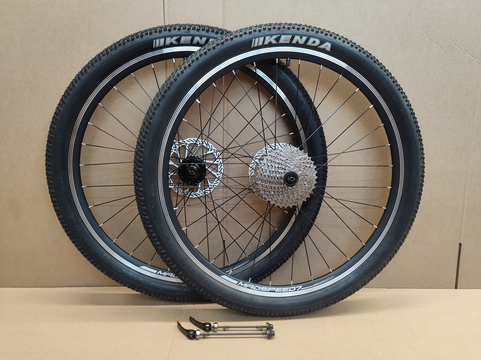 WTB ST i29 TCS 27.5 plus Front Wheel w/Oval 110x15mm TA 32h