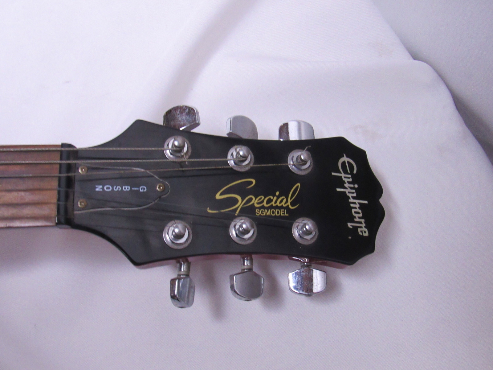 Epiphone Special Model by Gibson cherry guitar good