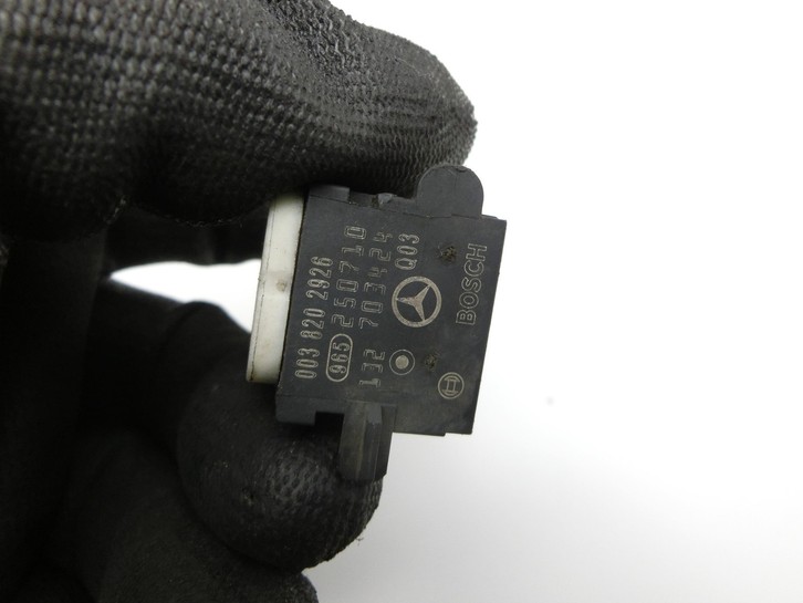 Mercedes W251 R350 10-13 Airbagsensor Crashsensor Sensor Vorne Mercedes W251 R350 10-13 29.03.2011 A0038202926... Vorschau 3