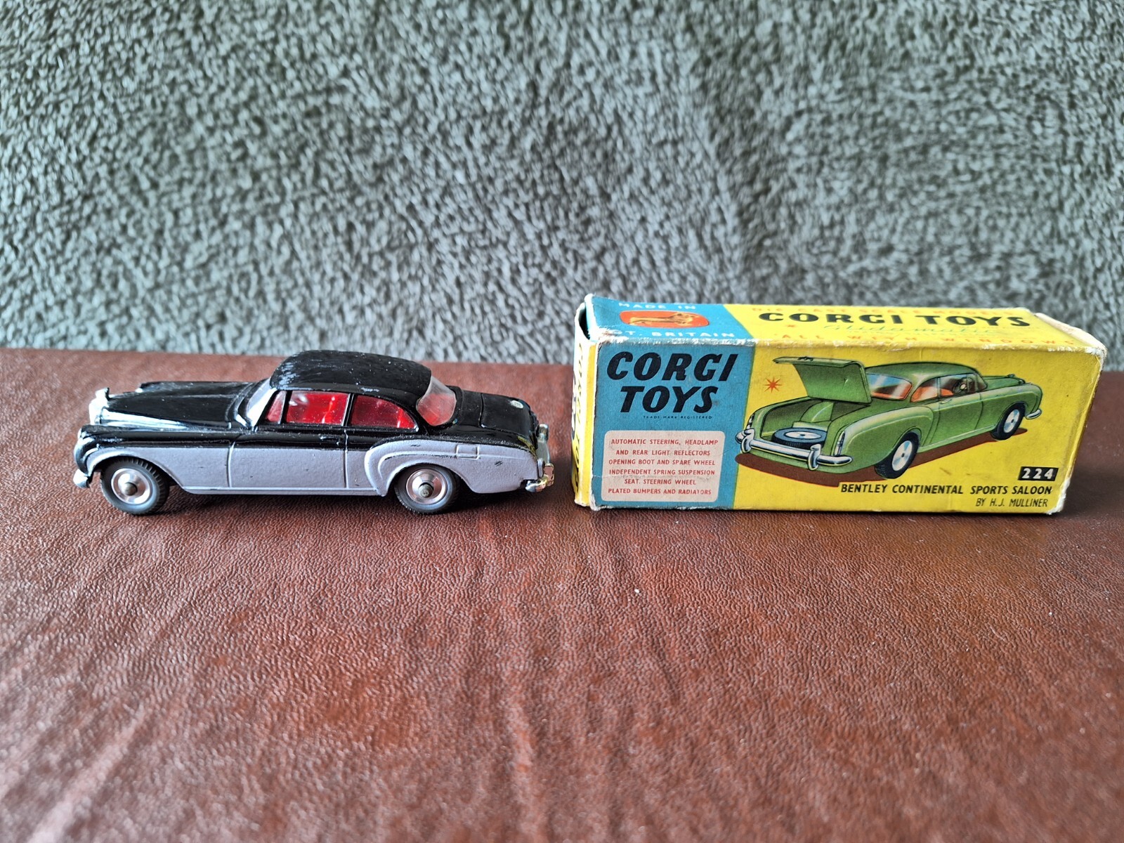 ミニカー Corgi Toys Bentley Continental Bentley Continental Sports Saloon (224) – Corgi Model Club USA