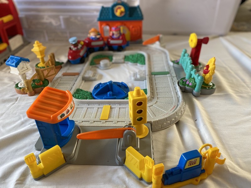 little people fun sounds train