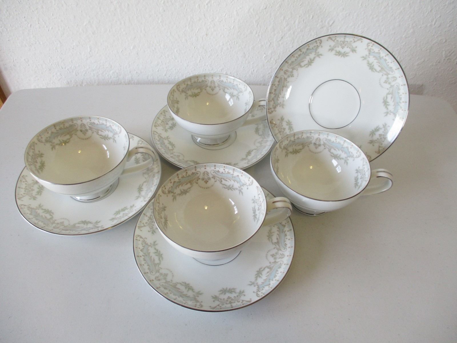 4 Mikasa Peyton 5509 Footed Cups & Saucers