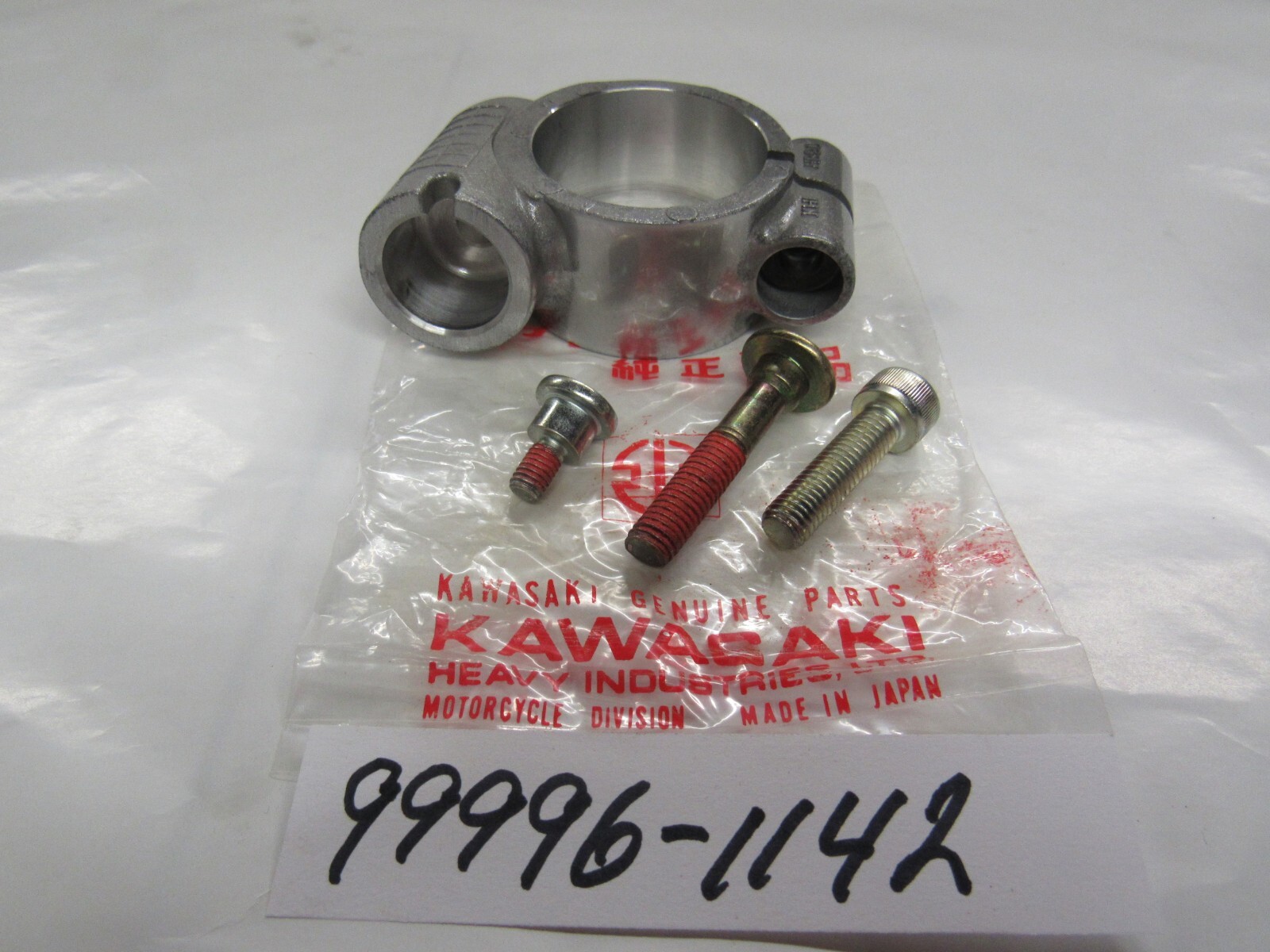 MIKI●507mt1● NOS Kawasaki 99996-1142 Handlebar Clamp ZX ZX750 ZX-7 FAST