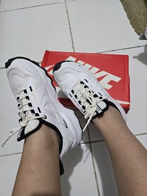 Nike Women's TC 7900 Sneakers Shoes White/Black/Photon Dust