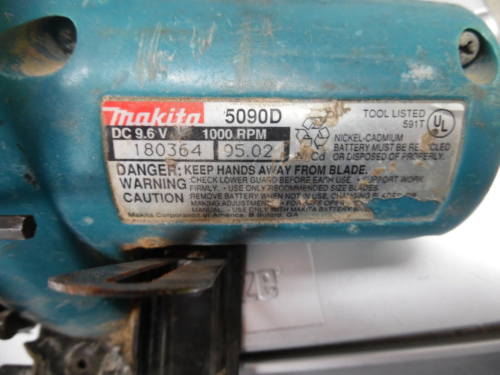 Makita 5090D 9.6-Volt 3-3/8-inch Cordless Saw W/ Charger & Battery