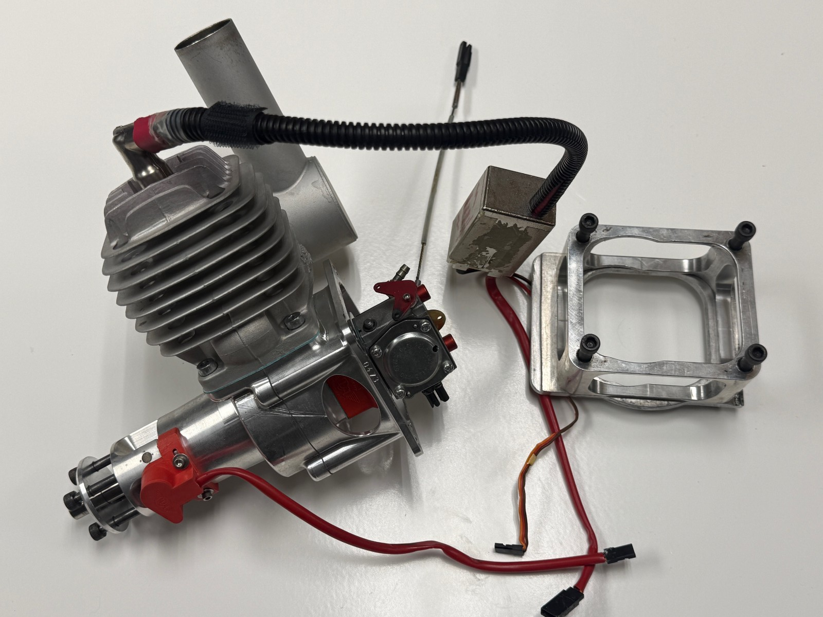 Desert Aircraft (DA) ◇ DA60 60cc ガソリンエンジン 飛行機用 中古