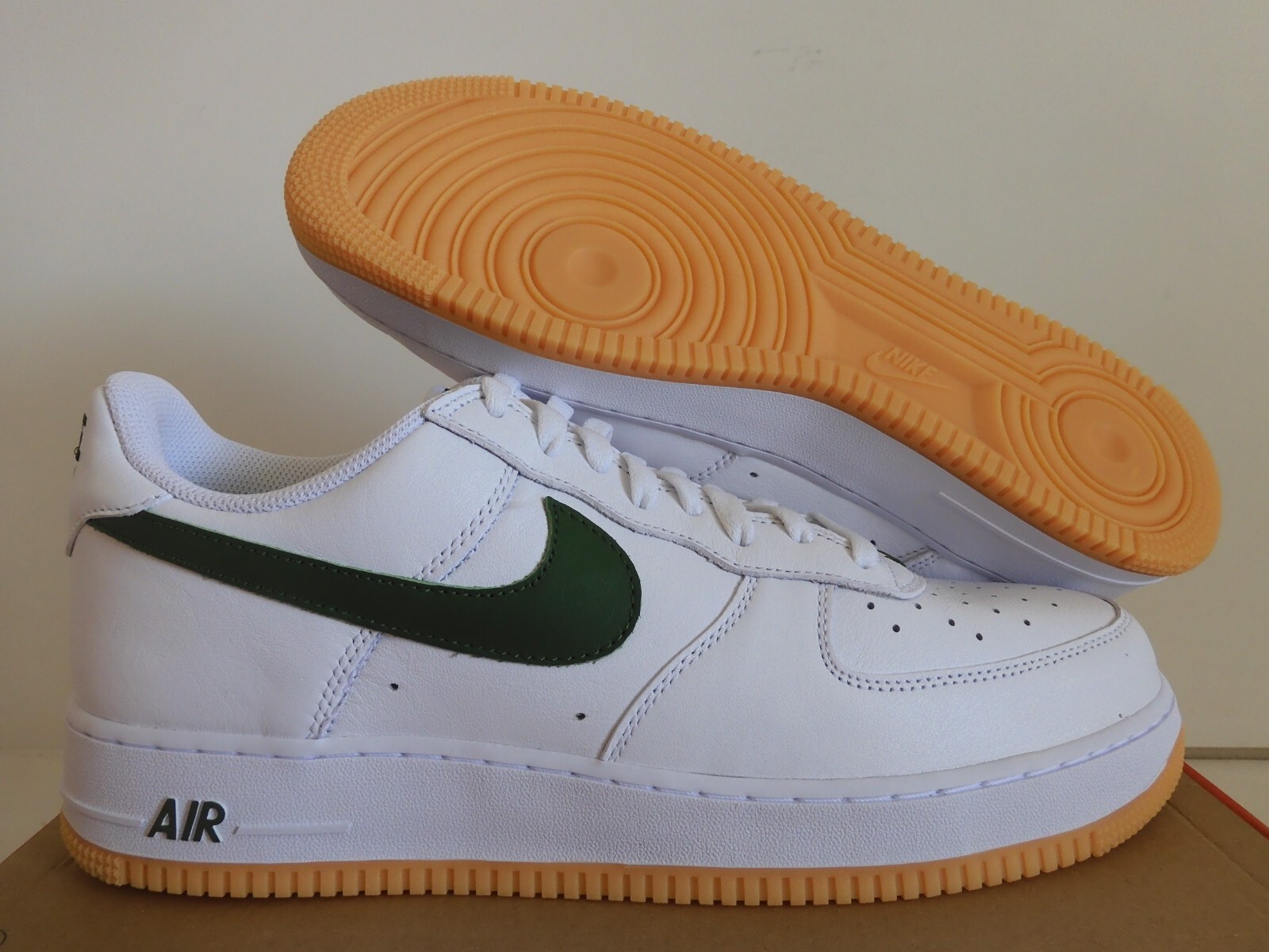 NIKE AIR FORCE 1 LOW RETRO QS WHITE-FOREST GREEN-GUM YELLOW NIKE AIR FORCE 1 LOW RETRO QS WHITE-FOREST GREEN-GUM YELLOW