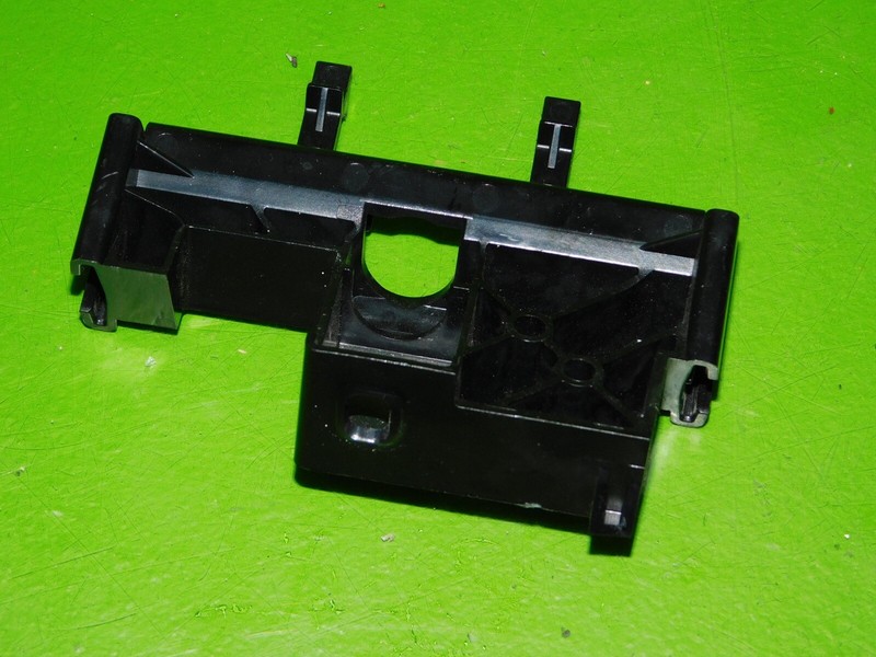 06-11 CLS 550 63 W219 OEM 2196820180 front console housing bracket mount support
