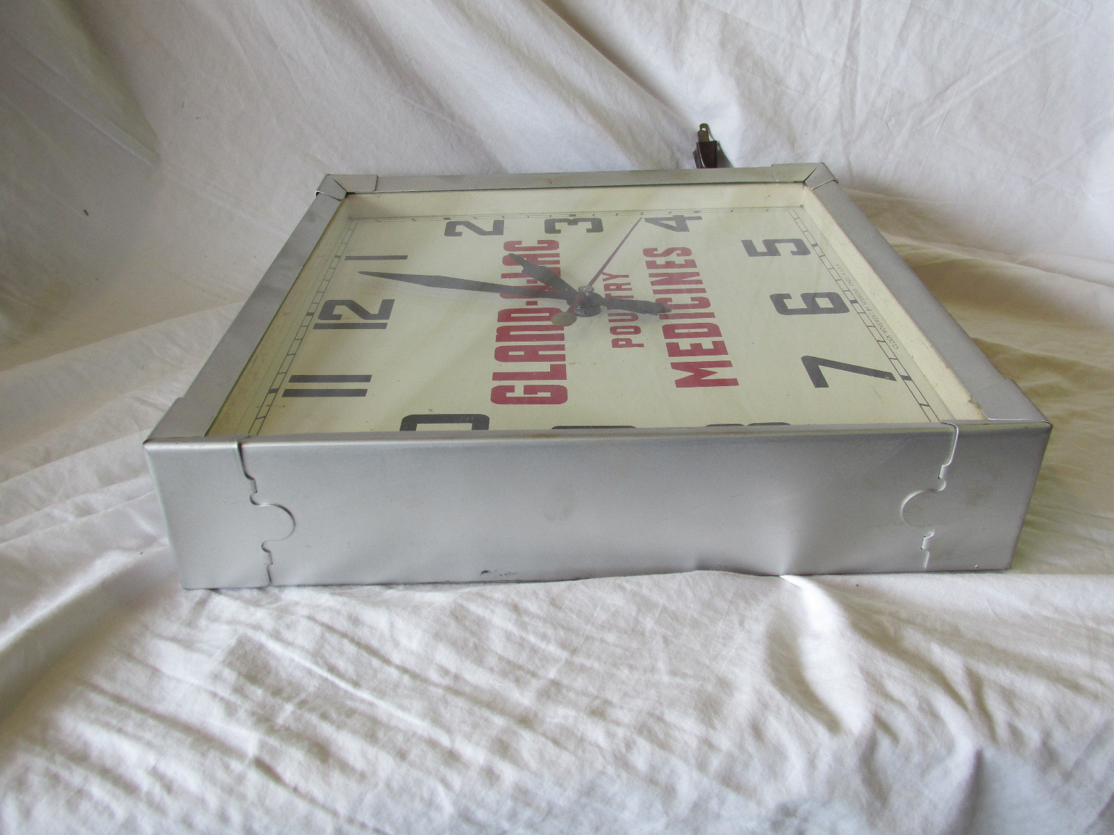 Original GLAND 0 LAC Poultry Medicines Metal Advertising Clock 14