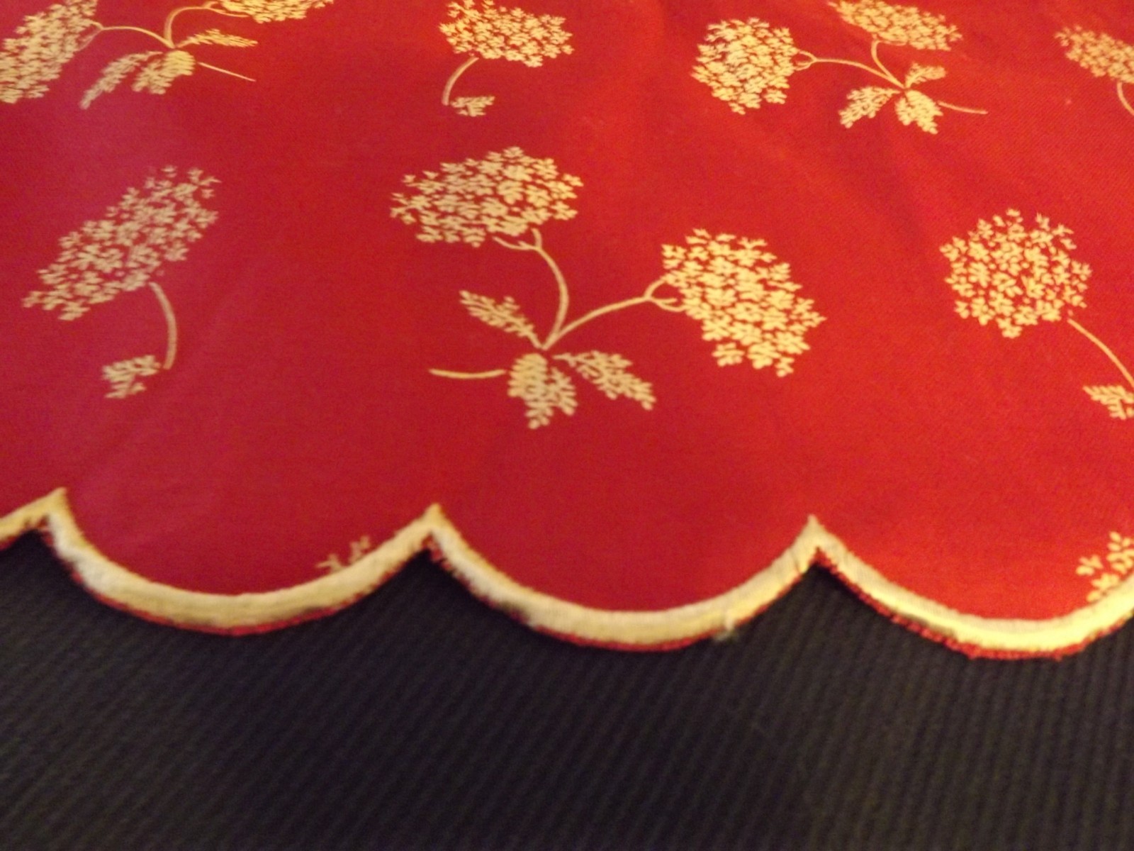 LOUIS HORNICK CRANBERRY RED VALANCE GOLD FLORAL SCALLOPED HEMLINE 58Wx15.5