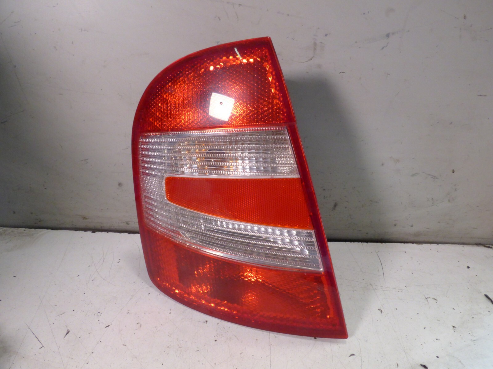 Fanale posteriore sinistro SKODA FABIA 2001 6Y6945111C