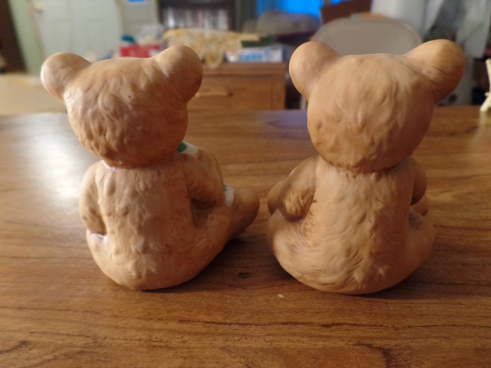 Homco Porcelain Teddy Bears Holding Tree & Present Figurines-5505 #2751