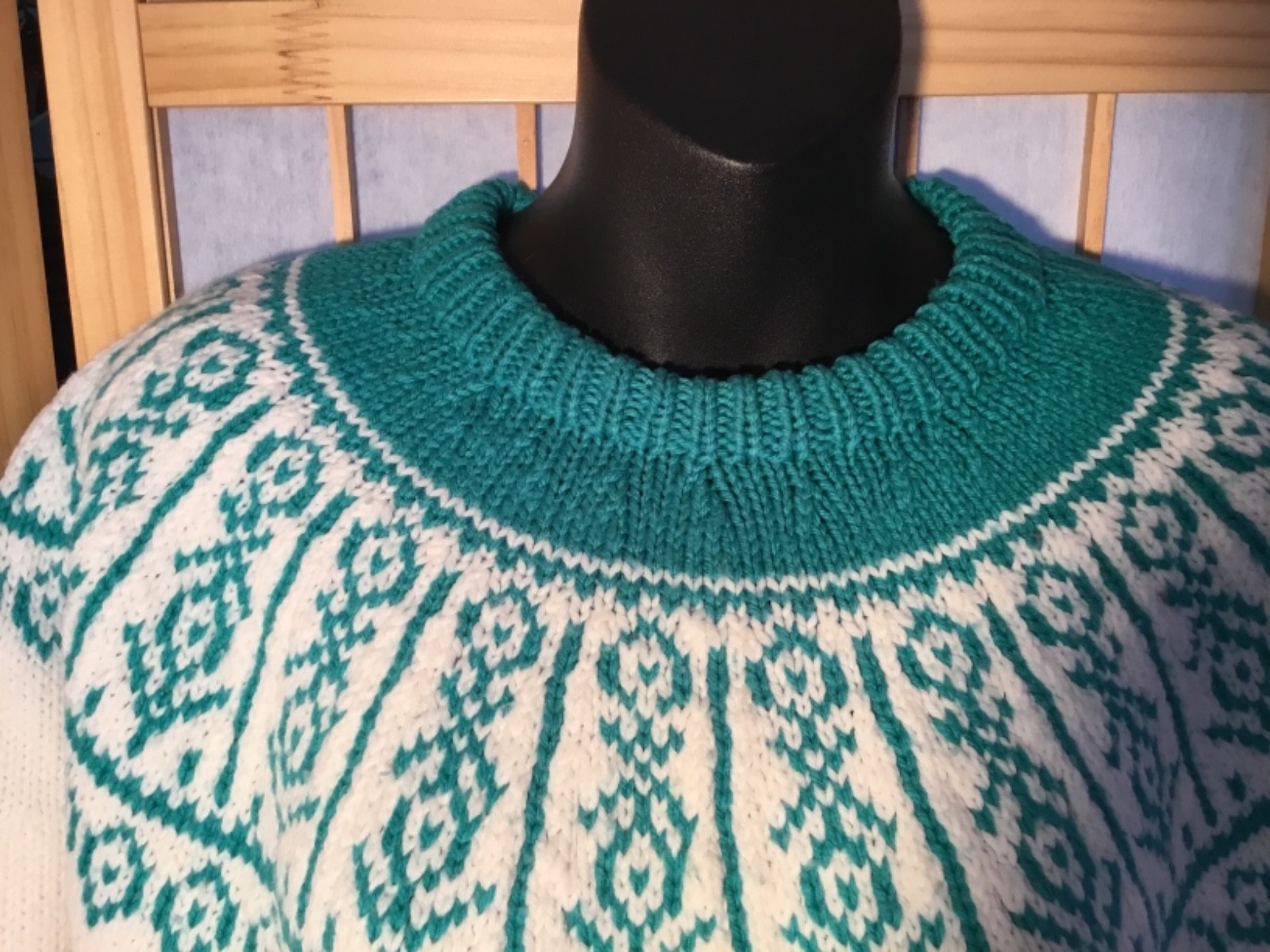 Icelandic Design Warm Comfortable Rich Prairie Green Handmade Sweater Sz Lrg/XL