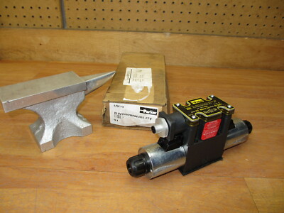 Parker D1VHW004CNJGLJ7Y Hydraulic Valve 24VDC 3000PSI *New Light Plastic Damage*
