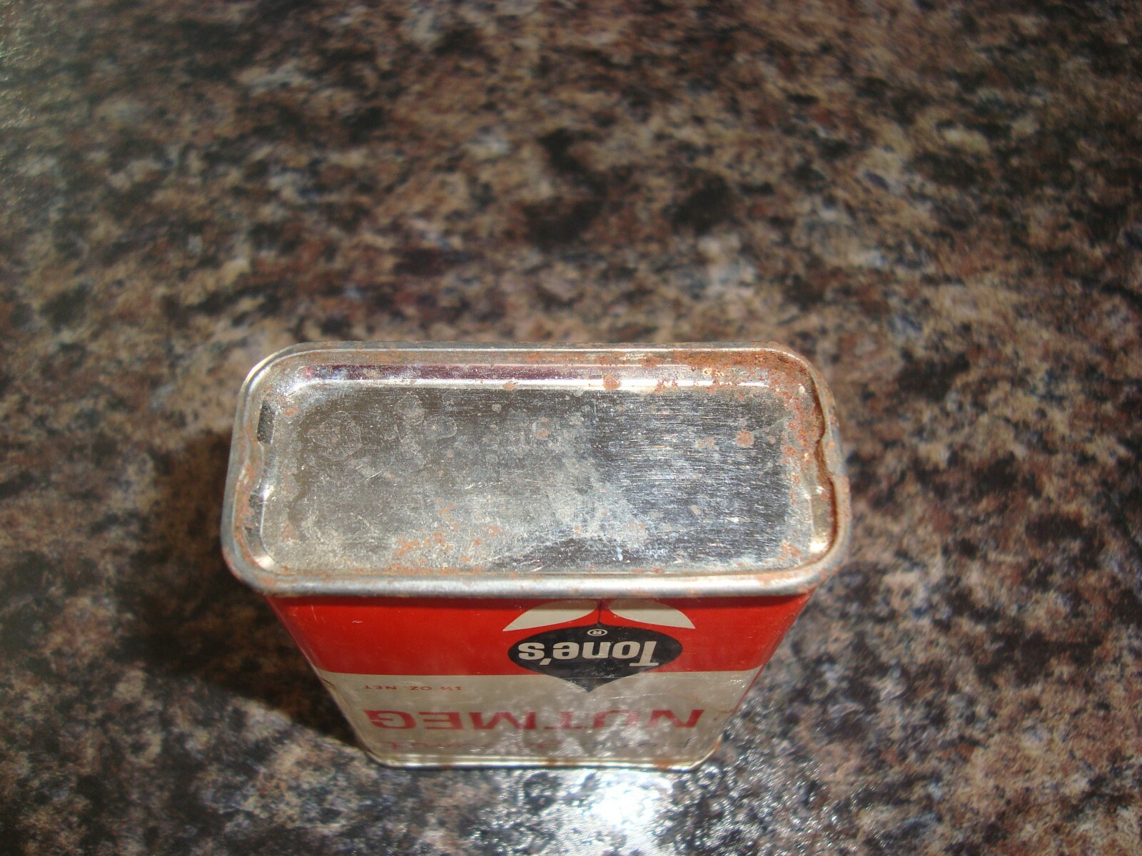 TONE'S PURE GROUND NUTMEG 1 1/2 OZ. TIN