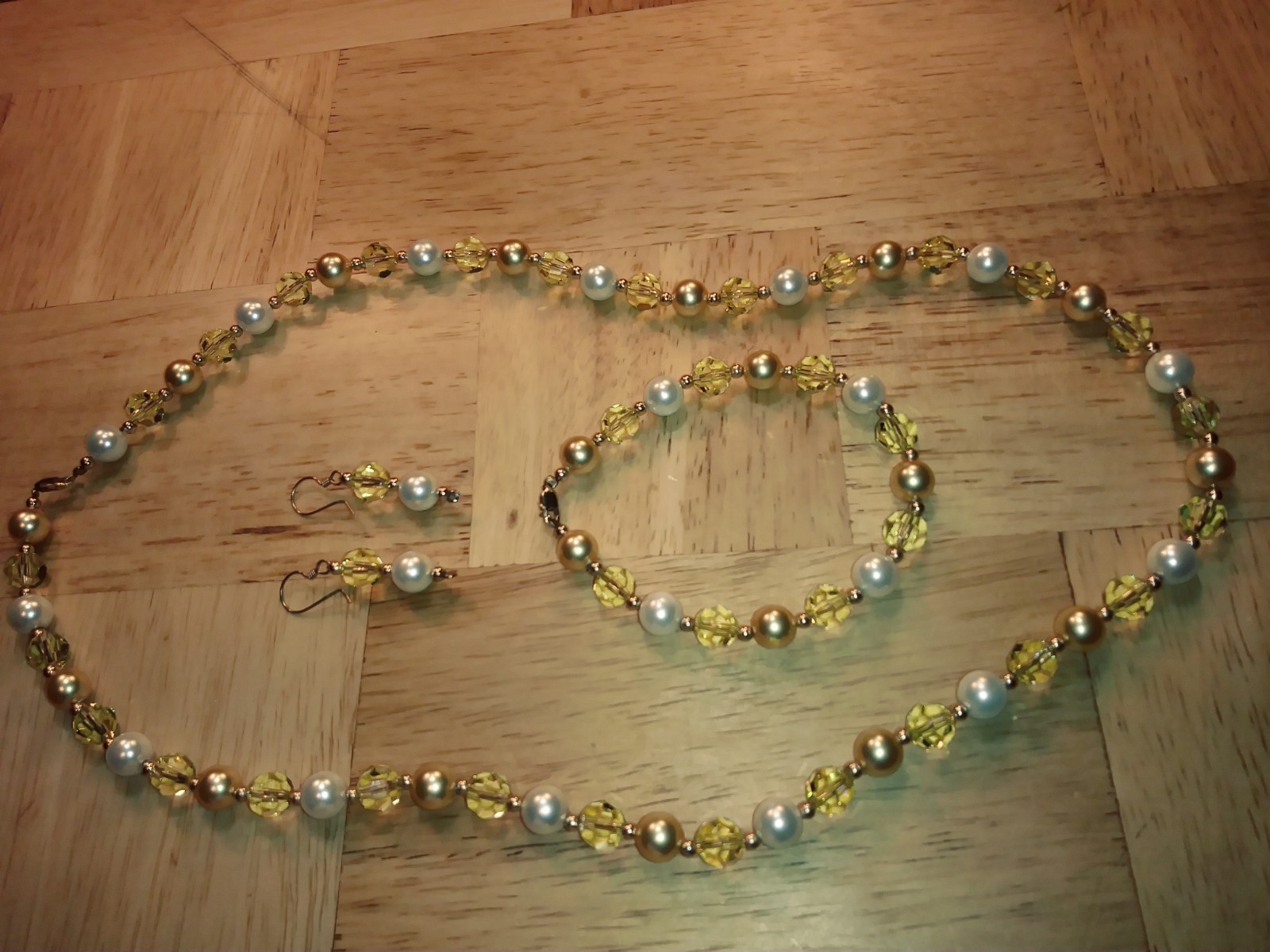 10 kt Women's Set Necklace  Bracelet & Earrings Pearl 2 tones and crystals NEW