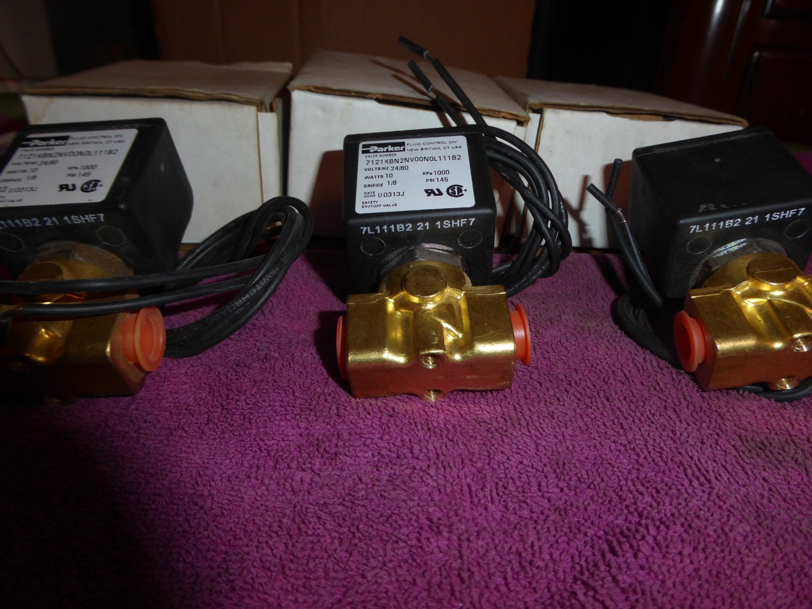 1-Parker Solenoid Valve 7121KBN2NV00N0L111B2  24/60 VOLT145 PSI 1/8 ORFICE 10 WT